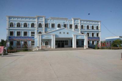 A Xibe ethnic minority school in Yili prefecture, Xinjiang region, as taken on Saturday 23 August, 2009. [Photo:CRIENGLISH.com]