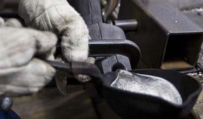 Molten&nbsp;britannia,&nbsp;a&nbsp;high&nbsp;grade&nbsp;pewter&nbsp;alloy,&nbsp;is&nbsp;poured&nbsp;into&nbsp;an&nbsp;Oscar&nbsp;mould&nbsp;-&nbsp;one&nbsp;of&nbsp;just&nbsp;two&nbsp;ever&nbsp;made&nbsp;-&nbsp;at&nbsp;RS&nbsp;Owens&nbsp;in&nbsp;Chicago...(Picture:&nbsp;EPA)