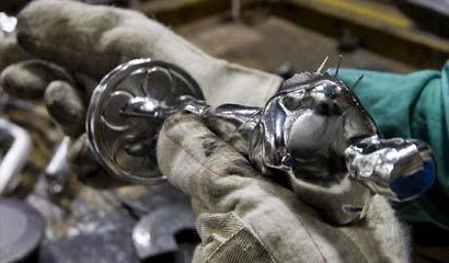 The&nbsp;still-hot&nbsp;statuette&nbsp;is&nbsp;inspected...(Picture:&nbsp;EPA)