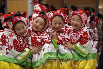 2008&nbsp;CCTV&nbsp;Spring&nbsp;Festival&nbsp;--A&nbsp;Chinese&nbsp;Family&nbsp;Photograph&nbsp;(CCTV.com)