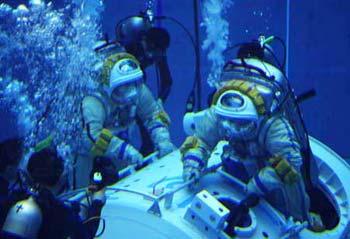 Chinese astronauts practice manoeuvring in a water tank designed to simulate the low-gravity environment of space.(Xinhua File Photo)