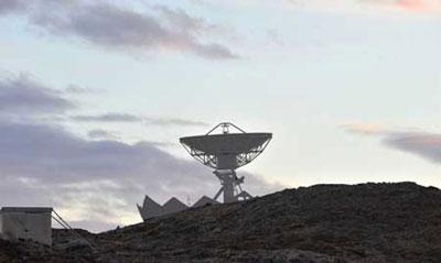 Photo taken on Jan. 21, 2009 shows a satellite ground station at China's Zhongshan Station in Antarctica. The Zhongshan Station is under reconstruction and upgrade. Built in 1989, the Zhongshan Station is one of China's first two research stations in Antarctica. (Xinhua Photo)