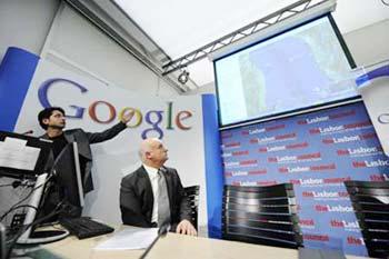 EU fisheries and maritime affairs commissioner Joe Borg (R) and Googles Product Marketing Manager Amit Sood (L) announce Google Ocean in Brussels, Feb. 2, 2009. An addition to Google Earth which aims to allow users to explore the depths of the oceans, new features will also include environmental data to enhance information about the effect of climate change on the world's seas. (Xinhua/AFP Photo)