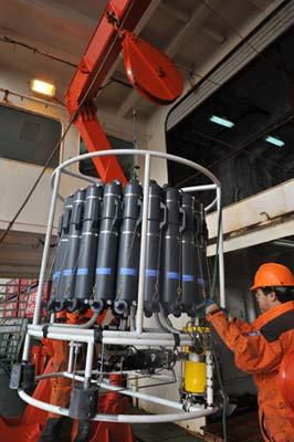Members of the Chinese expedition team work on China's Antarctic ice breaker Snow Dragon on the Antarctica, Feb. 15, 2009. The Snow Dragon carrying the 25th Chinese Antarctica scientific expedition team is working near Prydz Bay and Amery Ice Shelf recently. (Xinhua photo)